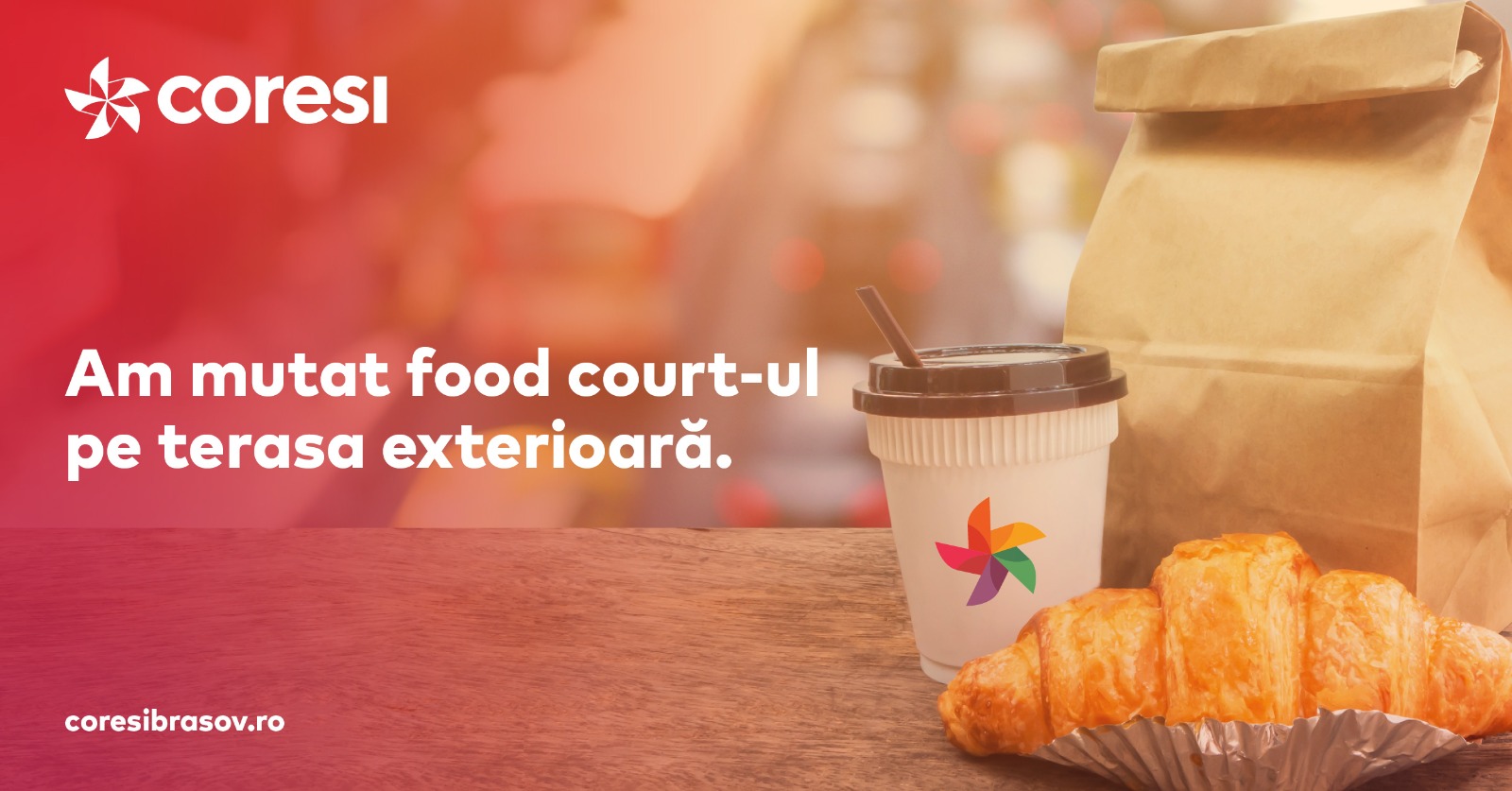 Am mutat food court-ul pe terasa exterioară